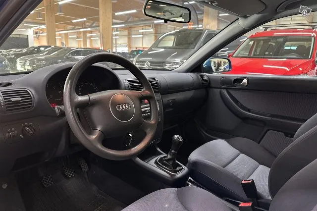 Audi A3 A3 HATCHBACK 1.6 *VuodenLeima *Lohkolämmitin+sisähaa Image 3