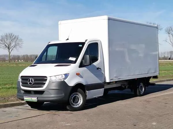 Mercedes-Benz Sprinter Image 2